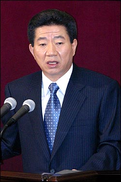 2003년 4월 2일 국회에서 연설하고 있는 노무현 대통령.